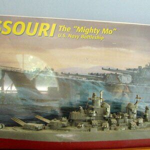 REVELL USS MISSOURI Model Kit 1/535 scale 20" Long Sealed